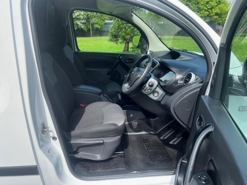 NISSAN NV250