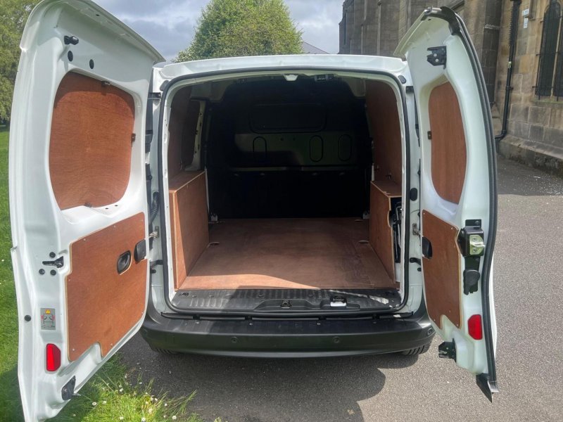 NISSAN NV250