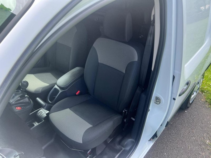 NISSAN NV250