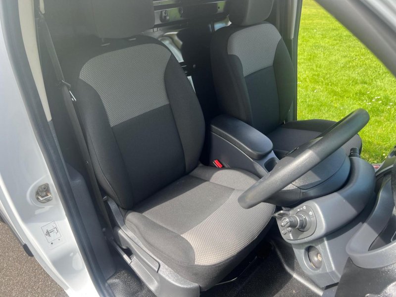 NISSAN NV250