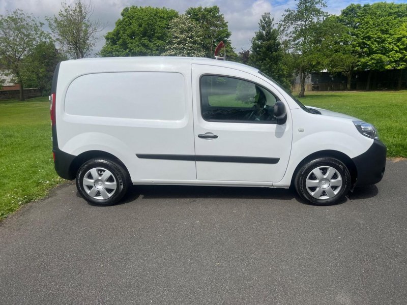 NISSAN NV250
