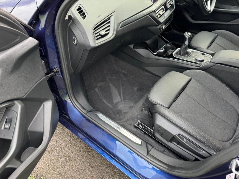 BMW 1 SERIES