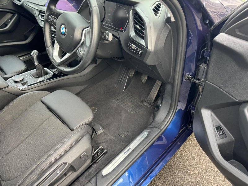 BMW 1 SERIES