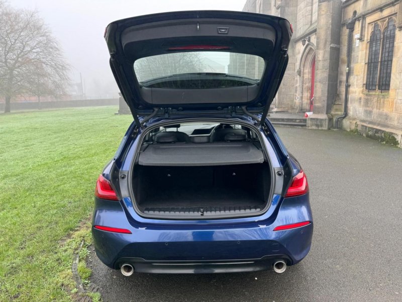BMW 1 SERIES