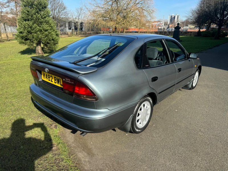 TOYOTA COROLLA